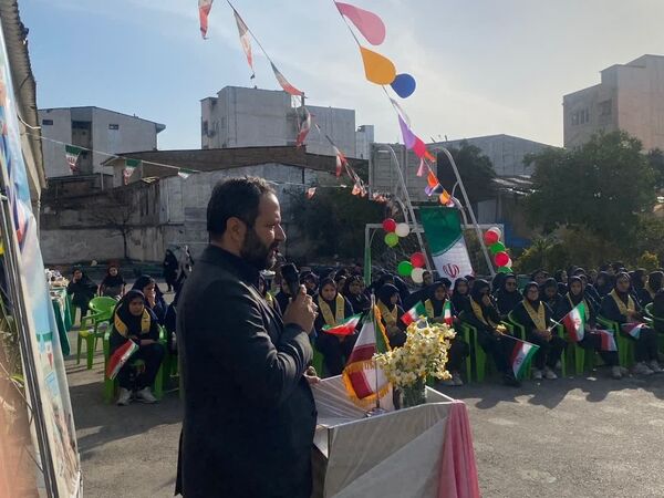 جشن باشکوه انقلاب و ایرانمون