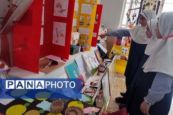 برپایی نمایشگاه دست سازه ها دانش آموزان وجشنواره غذامعلمان  درمدرسه شهیدمعظم