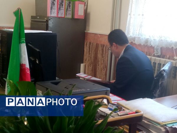 بازدید مدیر اداره ناحیه یک از دبیرستان گلشن آزادی