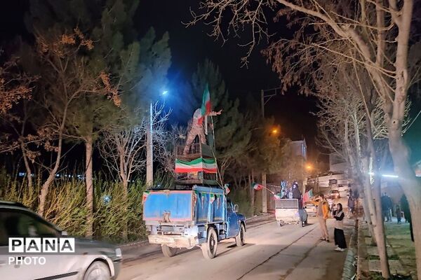 حضور پرشور مردم در کاروان خودرویی از بلوار حسینیه شهدا تا گلزار شهدای شهر بار