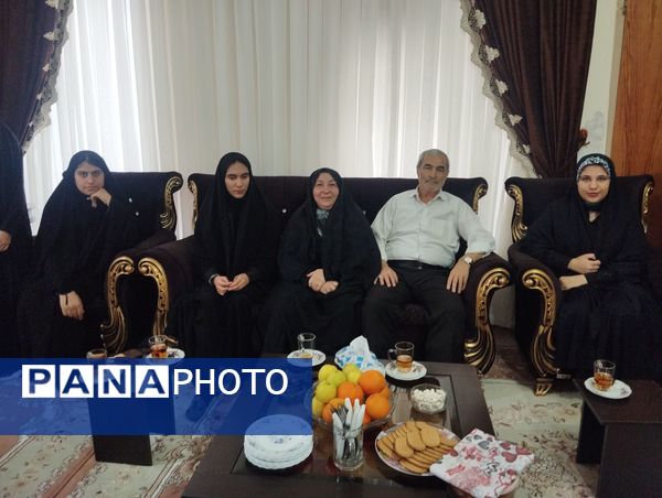دیدار اعضای انجمن اسلامی هنرستان بصیرت آشخانه با همسر جانباز رسایی پور
