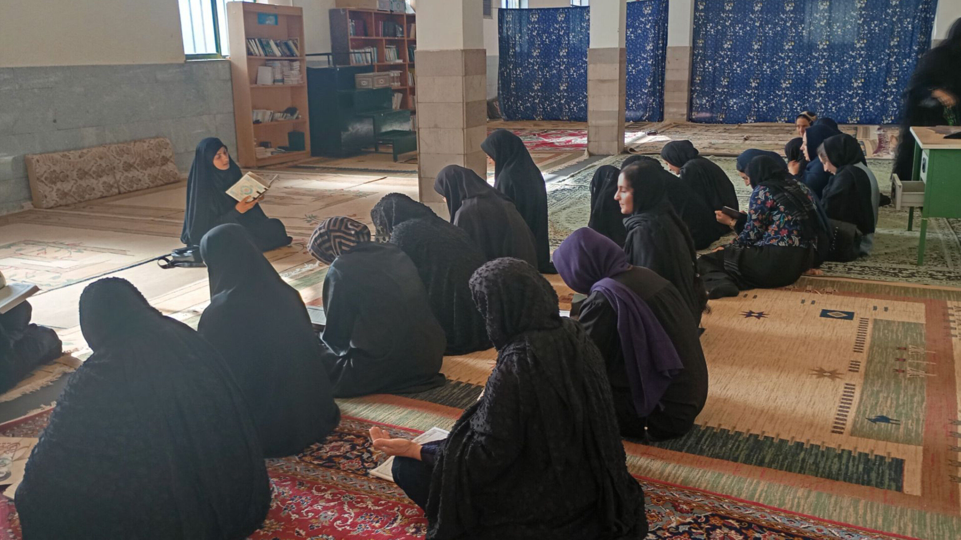 بر پایی محافل انس با دعا توسط بانوان روستای شلیل