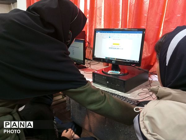 کلاس کامپیوتر ویژه دانش آموزان مدرسه ناهید نخودی 