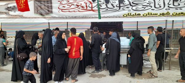 پذیرایی از زائران اربعین حسینی در مواکب پل سیمره ورودی شهرستان هلیلان 