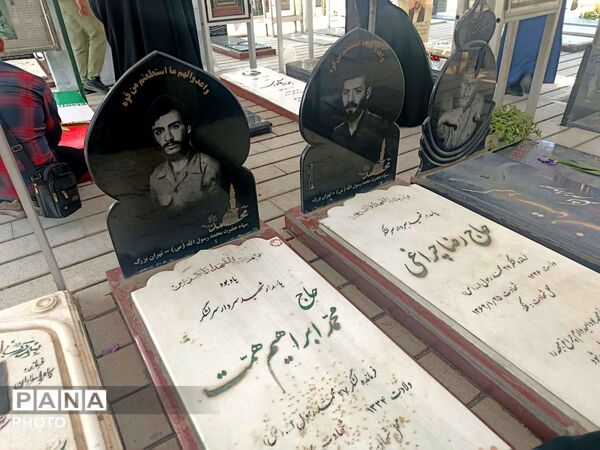 اردوی زیارتی دانشجومعلمان قم در مرقد امام و بیت رهبر شهید