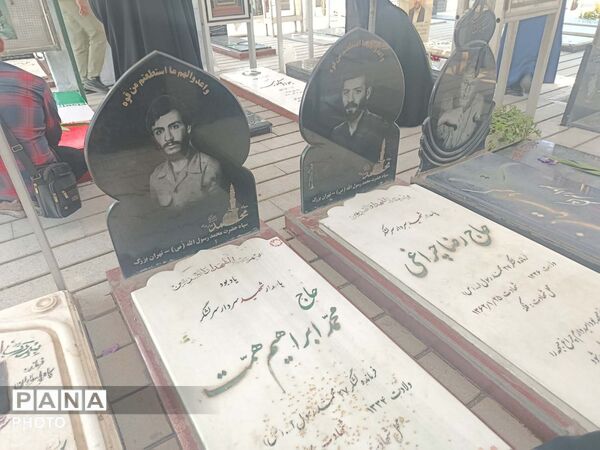 اردوی زیارتی دانشجومعلمان قم در مرقد امام و بیت رهبر شهید