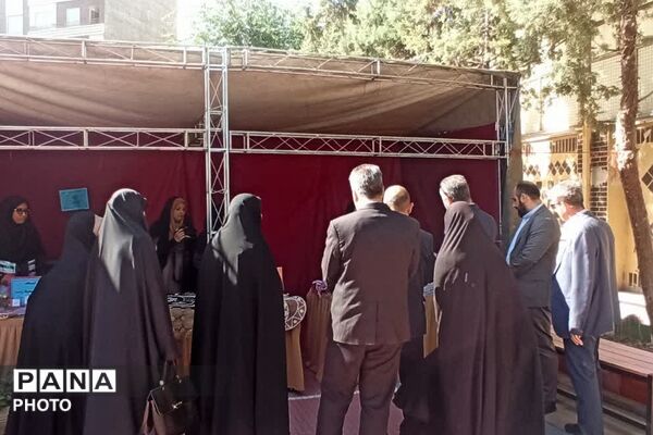 آیین نواختن زنگ مهر با حضور مدیر آموزش و پرورش ناحیه دو شهرری 