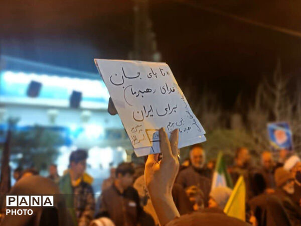 سنگر ما خیابان است