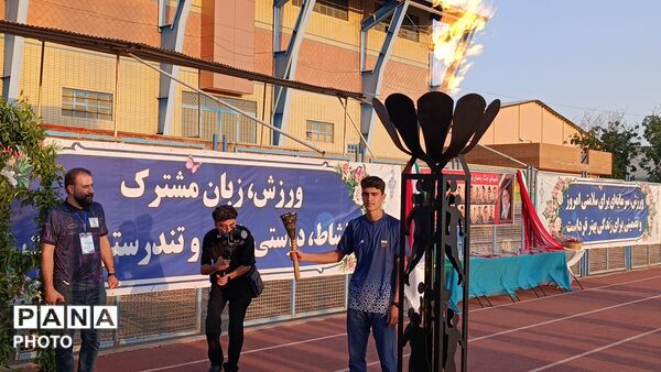 افتتاح چهل و یکمین دوره مسابقات ورزشی دانش‌آموزان در شهرکرد با حضور معاون وزیر 