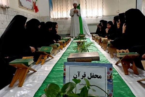 برپایی محفل قرآنی در دبیرستان دارالزهرا(س) قم