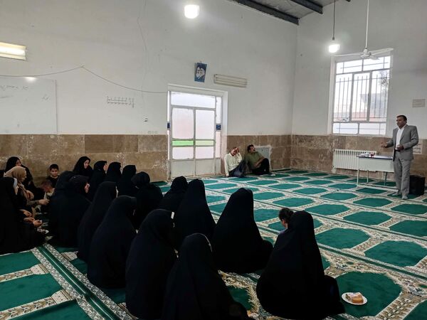 جلسه هم اندیشی انجمن اولیا در دبیرستان شهید غلام‌زاده خلیل آباد
