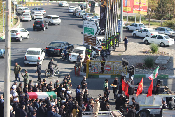 جلوه‌هایی از حضور نوجوانان در مراسم تشییع و خاکسپاری شهدای گمنام