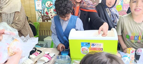 برپایی بازارچه کسب و کار در دبستان غیردولتی مهرو ماه آشخانه 