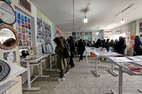 بازدید دانش آموزان پایه نهم آموزشگاه شهید خشکباری از هنرستان کار و دانش ولایت 