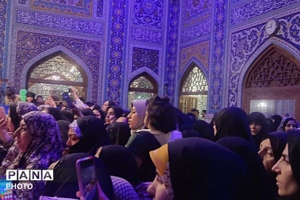 میثاق دوباره مردم جانفدا با رهبر شهید در حرم رضوی 