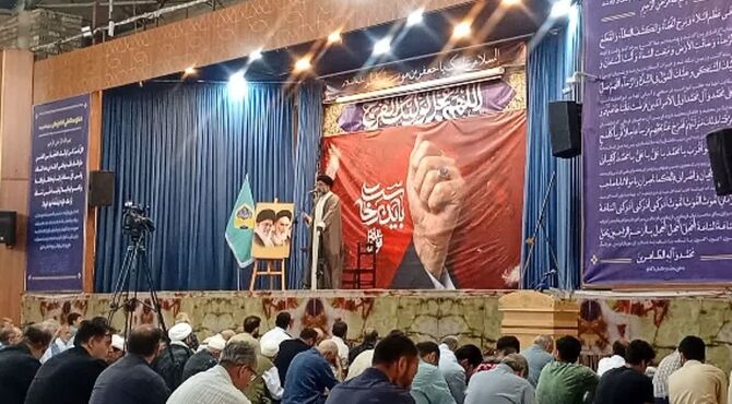 نماز جمعه در صحن مطهر امامزاده جعفرابن موسی الکاظم پیشوا