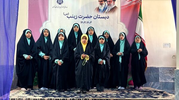 جشن عاطفه‌ها در دبستان حضرت زینب(س) شهر اراک