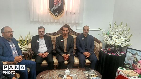 دیدار مسئولان آموزش و پرورش ناحیه یک قم با تنها بازمانده حمله هوایی به شهرک ولایت قم
