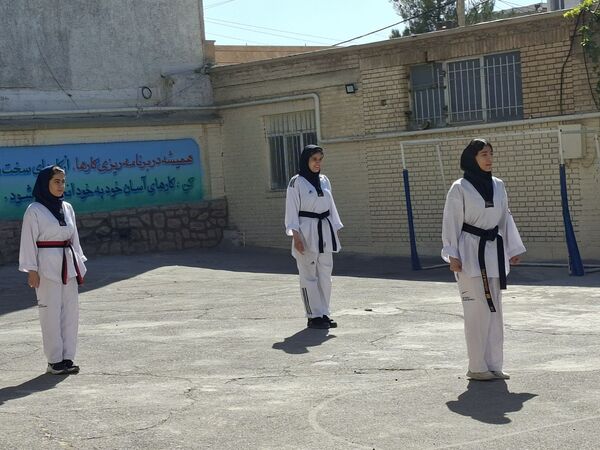  افتتاحیه مراسم المپیاد ورزشی درون مدرسه‌ای در دبیرستان دخترانه خوارزمی ملایر