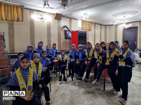مراسم تقدیر و تشکر از دانش آموزان برتر درسی، اخلاقی و نماز جماعت در دبیرستان دخترانه دانشور 2 