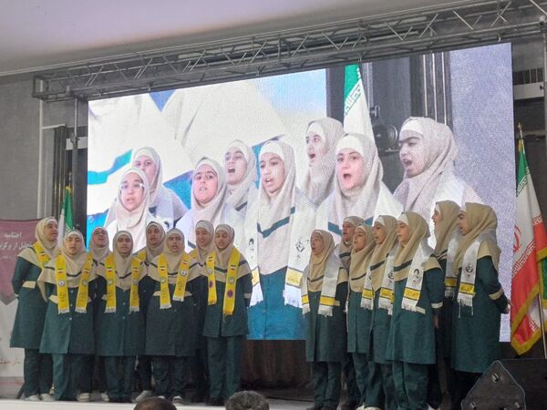 تجلیل از برگزیدگان 2 جشنواره پرورشی در شهرستان زرقان 