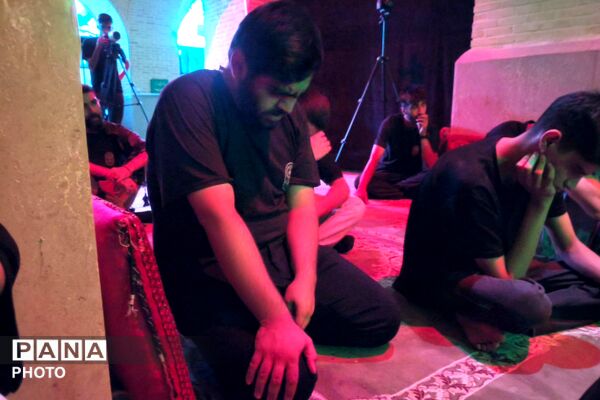 سوگواری شب‌های محرم در مسجد باقرآباد شیراز