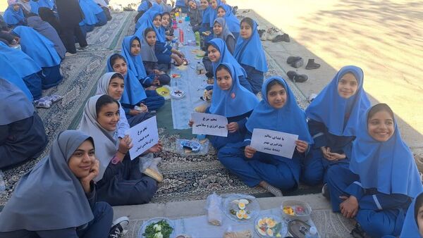 تخم مرغ، قهرمان کوچک سفره‌ها: جشنواره‌ای پرنشاط در دبستان دخترانه ام البنین