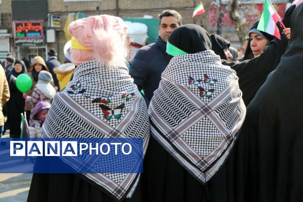 حضور گسترده کودکان و نوجوانان ارومیه‌ای در راهپیمایی ۲۲ بهمن