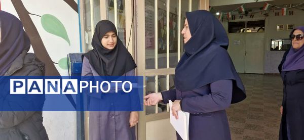 تجلیل از دانش آموزان برتر دبیرستان تاجیک بهارستان‌۲