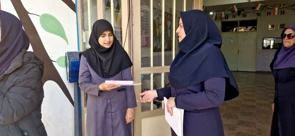 تجلیل از دانش آموزان برتر دبیرستان تاجیک بهارستان‌۲