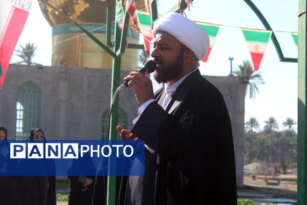 غبارروبی مزار مطهر شهدا به مناسبت آغاز دهه مبارک فجر در فراشبند