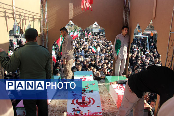 آیین تشییع لاله‌های فاطمی در قم