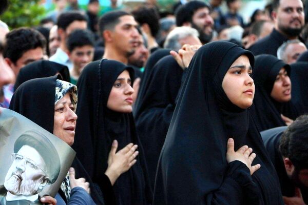 نخستین سالگرد خادم‌الرضا (علیه‌السلام) شهید آیت‌الله سید ابراهیم رئیسی در عرصه میدان شهدا مشهد 