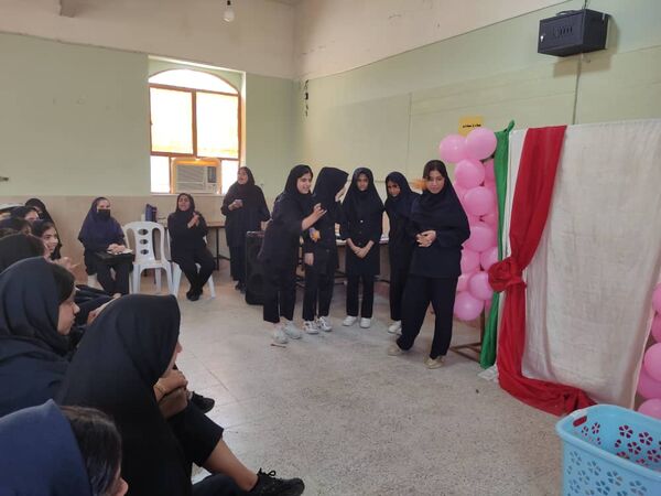 جشن میلاد حضرت زینب(س) و بزرگداشت روز پرستار در هنرستان زهرای مرضیه بندرعباس