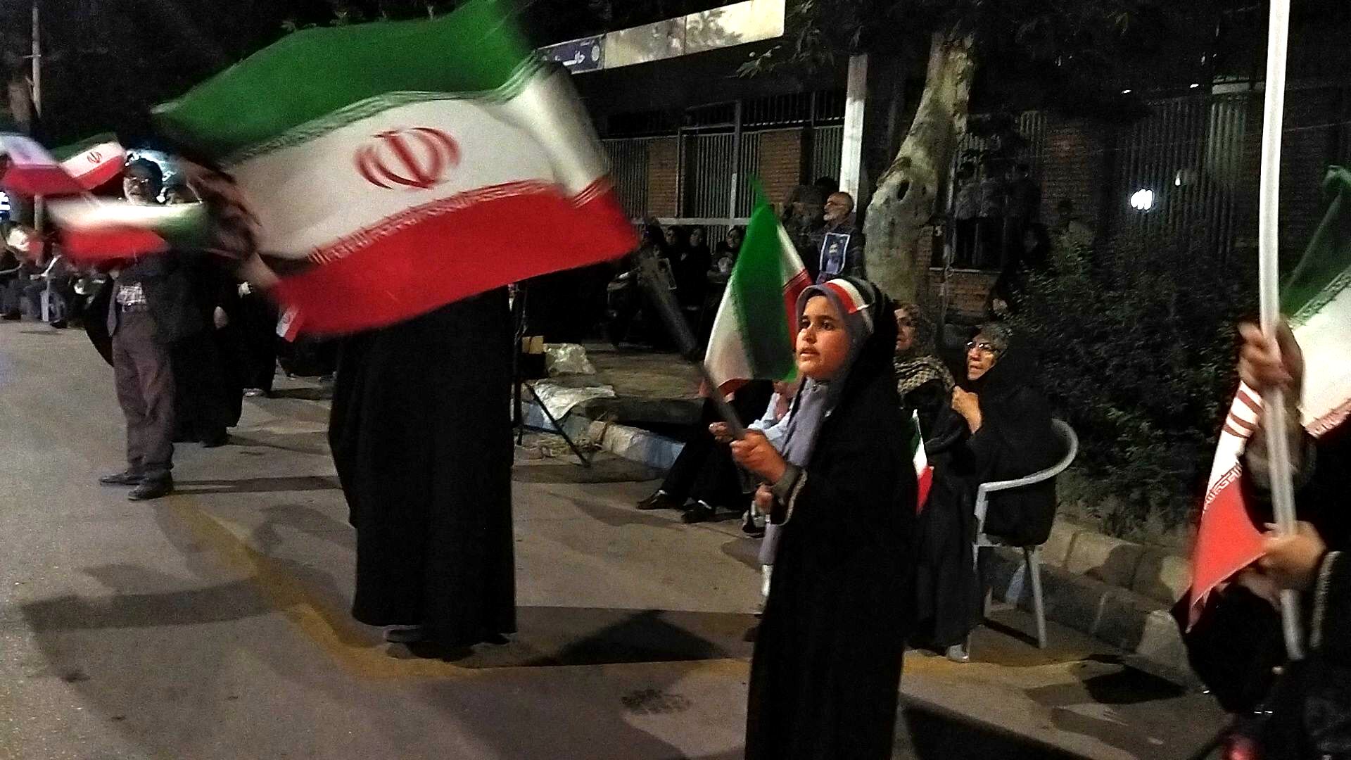 گذری بر میدان حافظ در   هشتاد و پنجمین شب از اجتماعات مردمی نیشابور