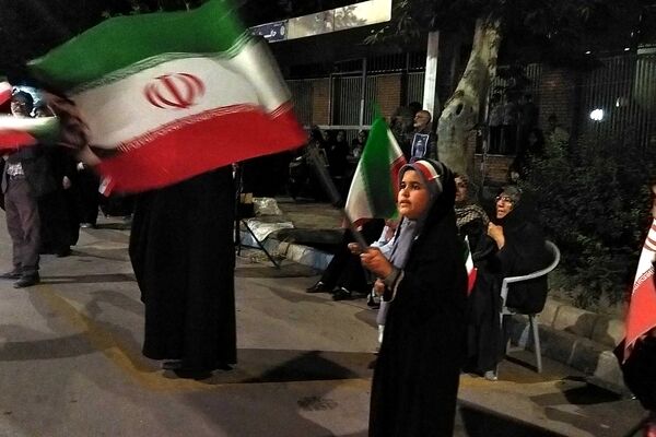 گذری بر میدان حافظ در   هشتاد و پنجمین شب از اجتماعات مردمی نیشابور