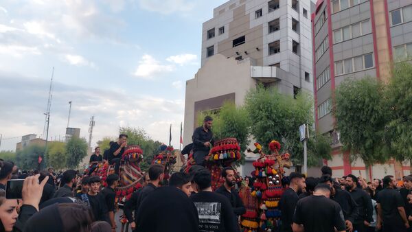 جلوه‌هایی از حرکت نمادین کاروان اسرای کربلا در قم