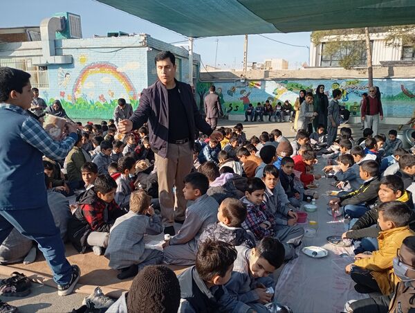 فضایی گرم و پر مهر برای دانش‌آموزان دبستان فضیلت کاشمر در آستانه میلاد دخت پیامبر (ص)