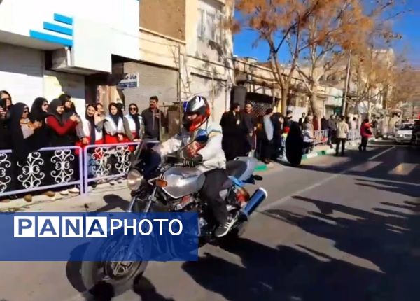 رژه موتوری و ماشینی به مناسبت ۱۲ بهمن در کاشمر