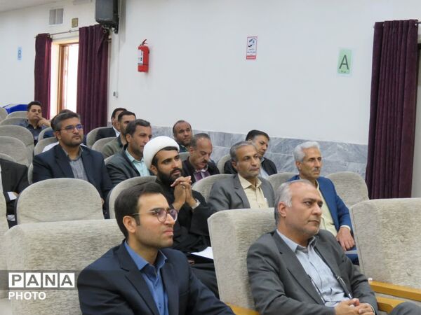 جلسه مدیران مدارس و ناظرین مسابقات خوارزمی در شهرستان خلیل آباد 