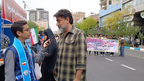 حضور پرشور مردم تهران در راهپیمایی 13آبان