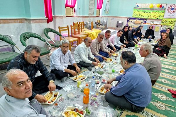 تجلیل از کارکنان دبیرستان متوسطه دوم سمیه شهر سعدآباد