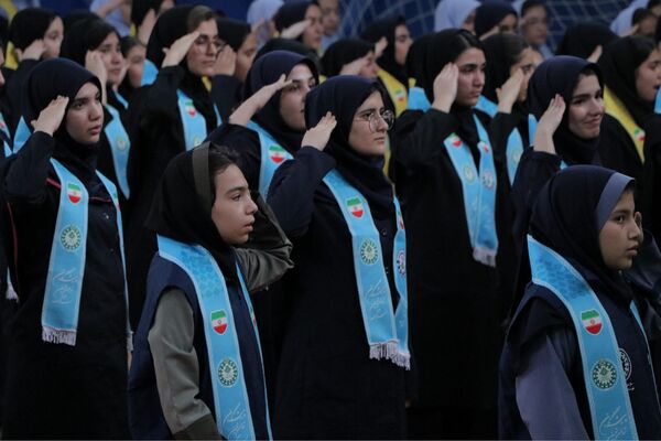 همایش «یاوران انقلاب» در بهارستان‌دو
