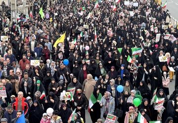 حضور پرشور مردم هشتگرد در راهپیمایی ۲۲بهمن 