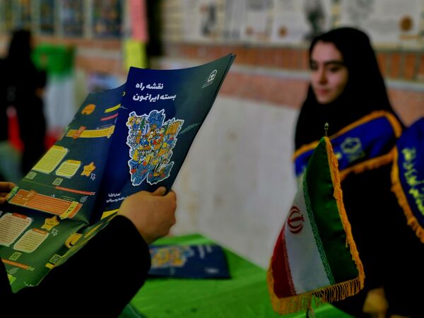 رونمایی از بسته فرهنگی–تربیتی «ایرانمون» در مدرسه بنت‌الهدی