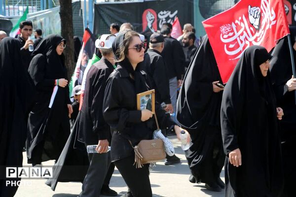 مراسم وداع با پیکر مطهر رهبر شهید در مصلی تهران 