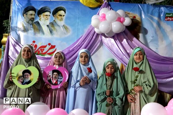 لبخند معنویت در کنار چادر پاکی