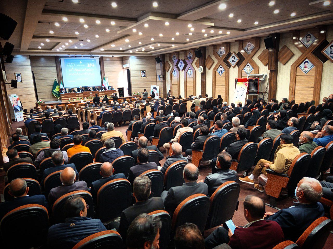 نایب رئیس مجلس شورای اسلامی پای درد دل فعالان اقتصادی نشست