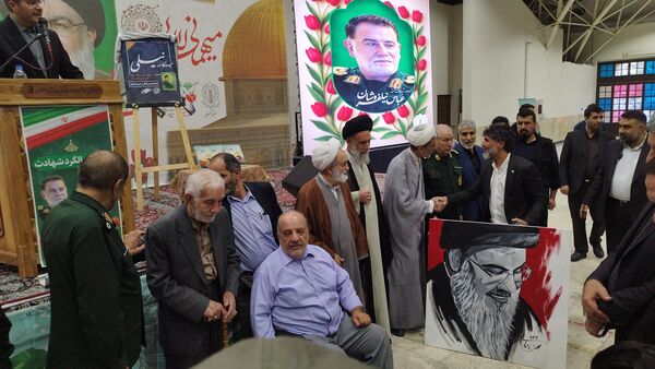 مراسم اولین سالگرد شهادت  سید حسن نصرالله، شهید حاج عباس نیلفروشان و سید هاشم صفی الدین در گلستان شهدا اصفهان 