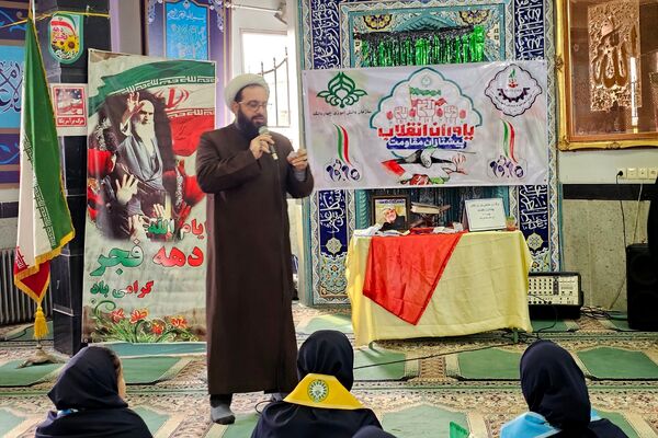 همایش «یاوران انقلاب؛ پیشتازان مقاومت» در دبیرستان دخترانه شهیدوجدانی پاک چهاردانگه 